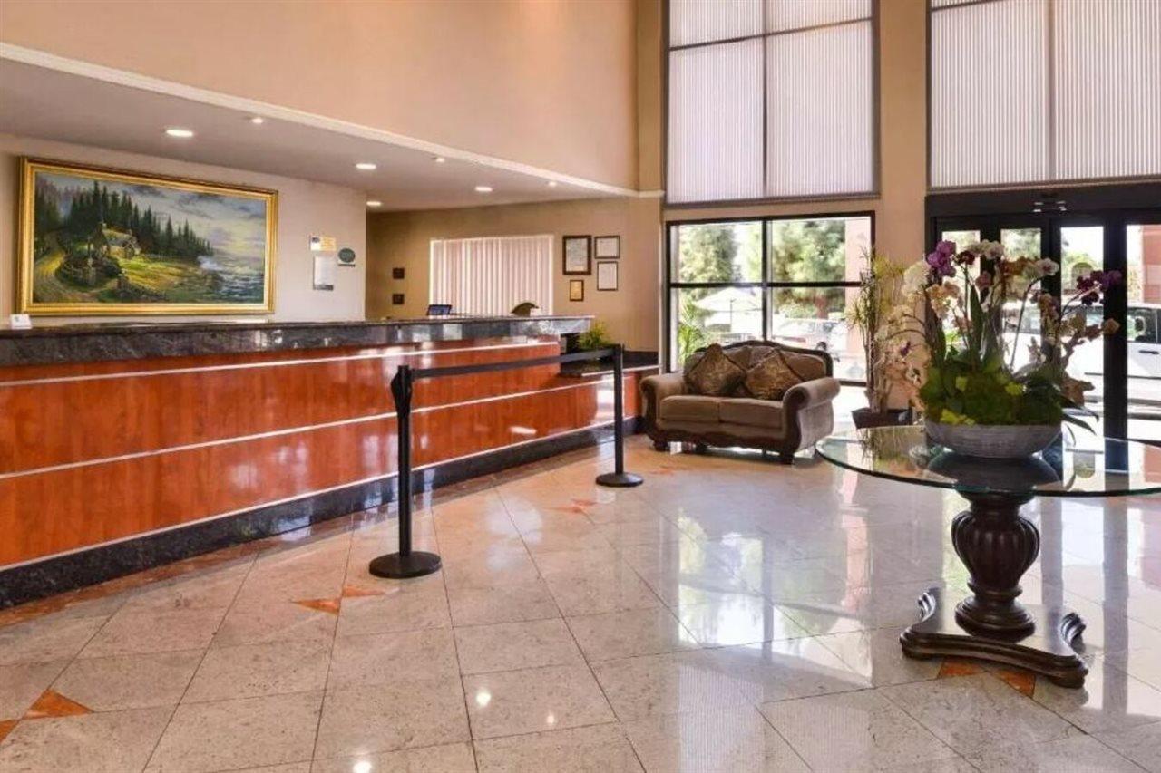 Quality Inn & Suites Walnut - City Of Industry Екстериор снимка