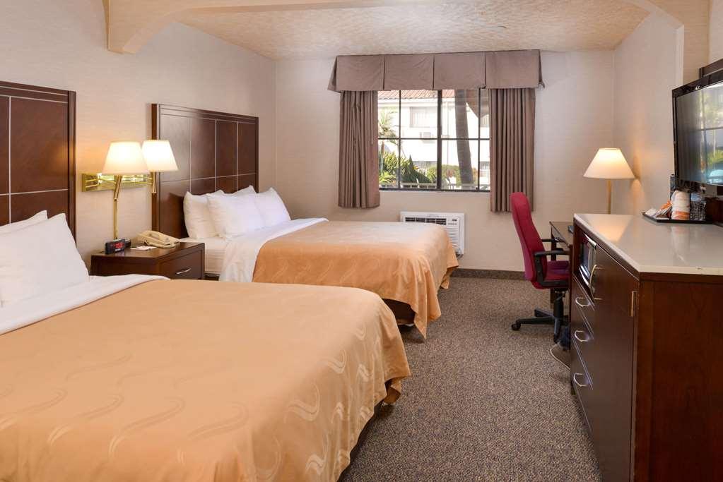 Quality Inn & Suites Walnut - City Of Industry Стая снимка