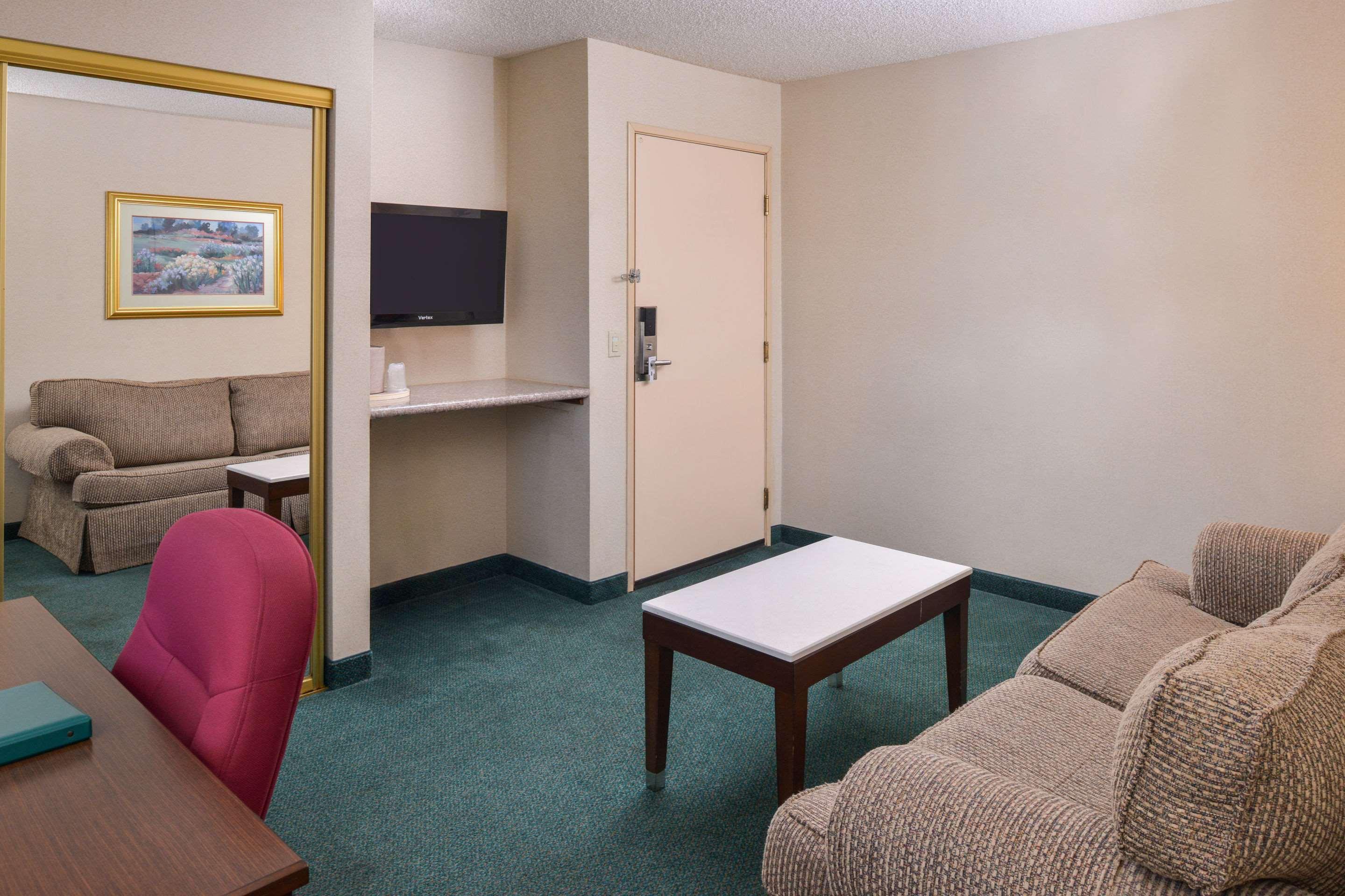 Quality Inn & Suites Walnut - City Of Industry Екстериор снимка
