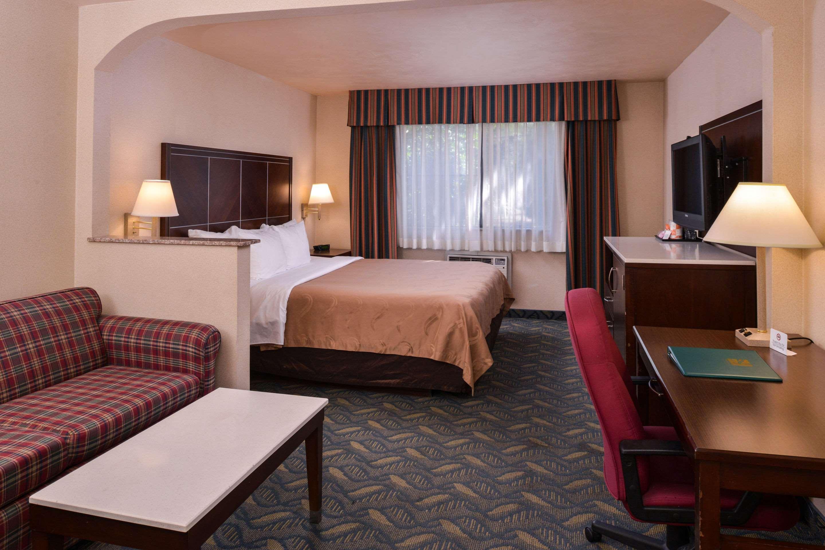 Quality Inn & Suites Walnut - City Of Industry Екстериор снимка