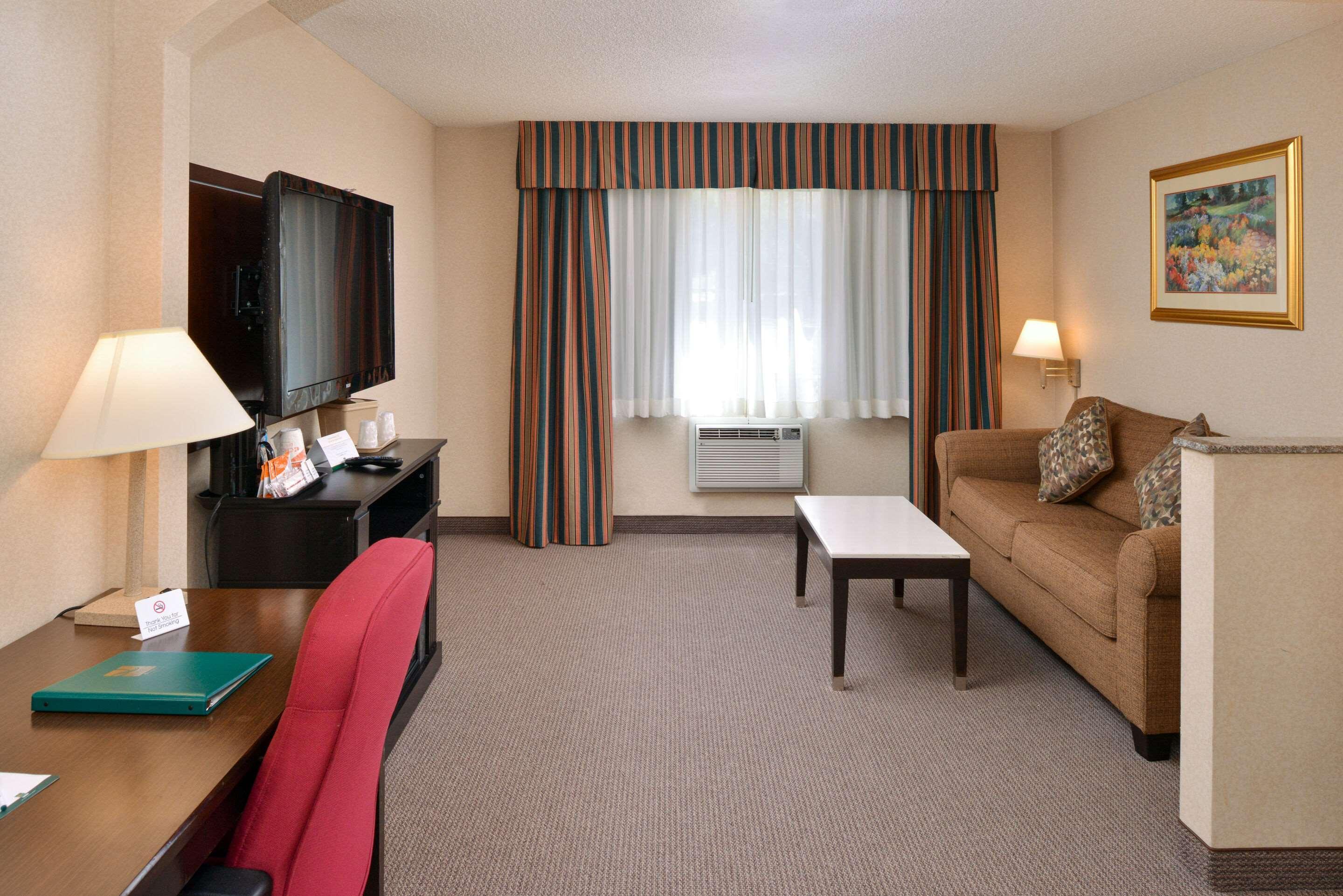 Quality Inn & Suites Walnut - City Of Industry Екстериор снимка