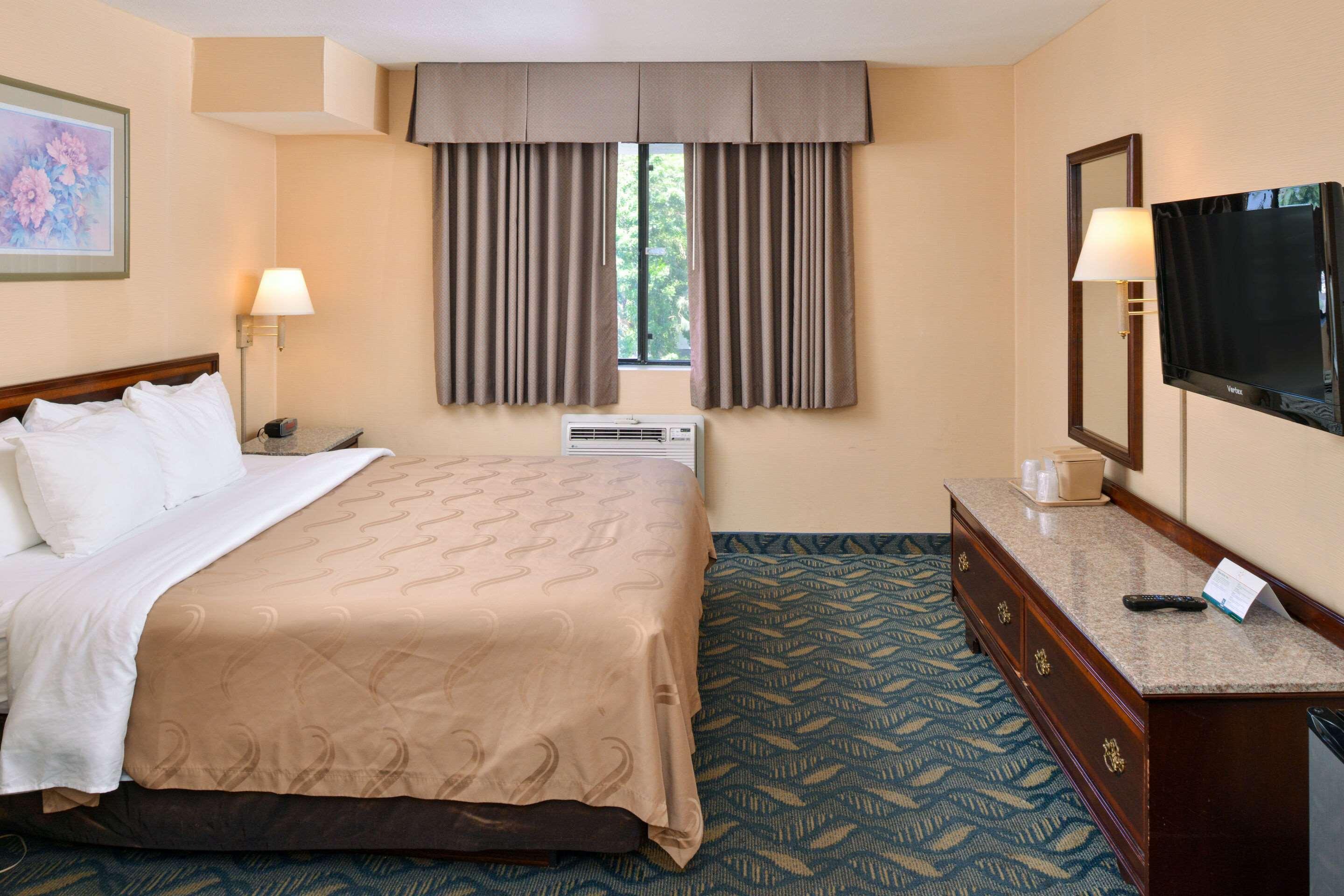 Quality Inn & Suites Walnut - City Of Industry Екстериор снимка