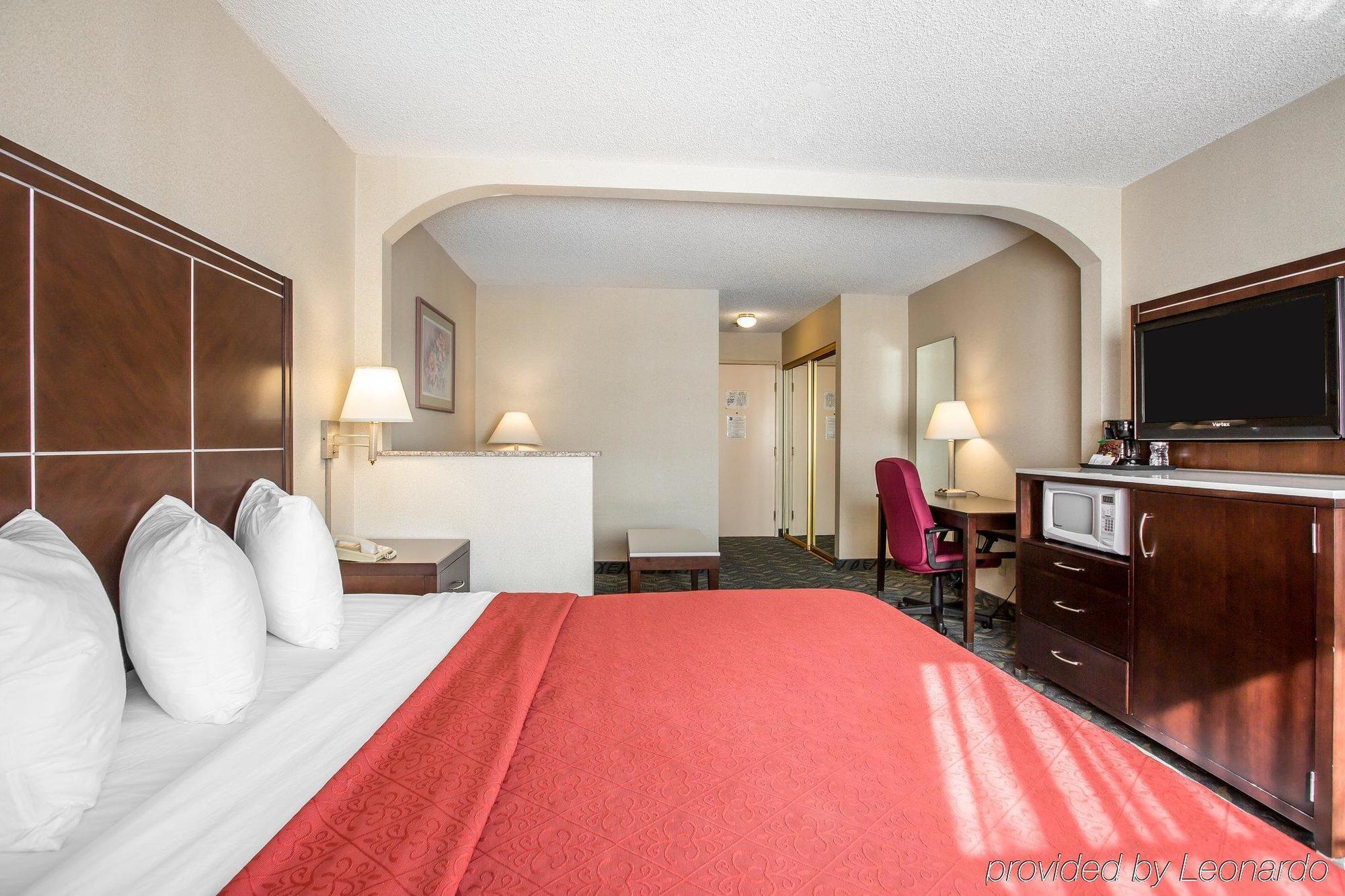 Quality Inn & Suites Walnut - City Of Industry Екстериор снимка