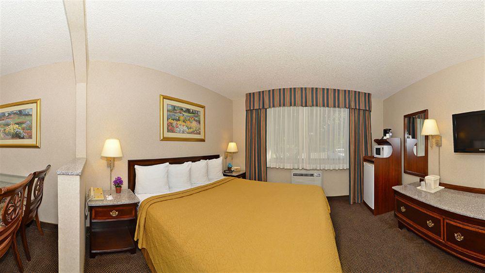 Quality Inn & Suites Walnut - City Of Industry Екстериор снимка
