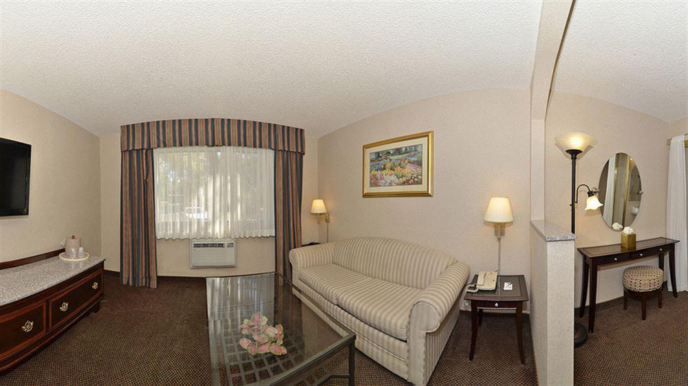 Quality Inn & Suites Walnut - City Of Industry Екстериор снимка