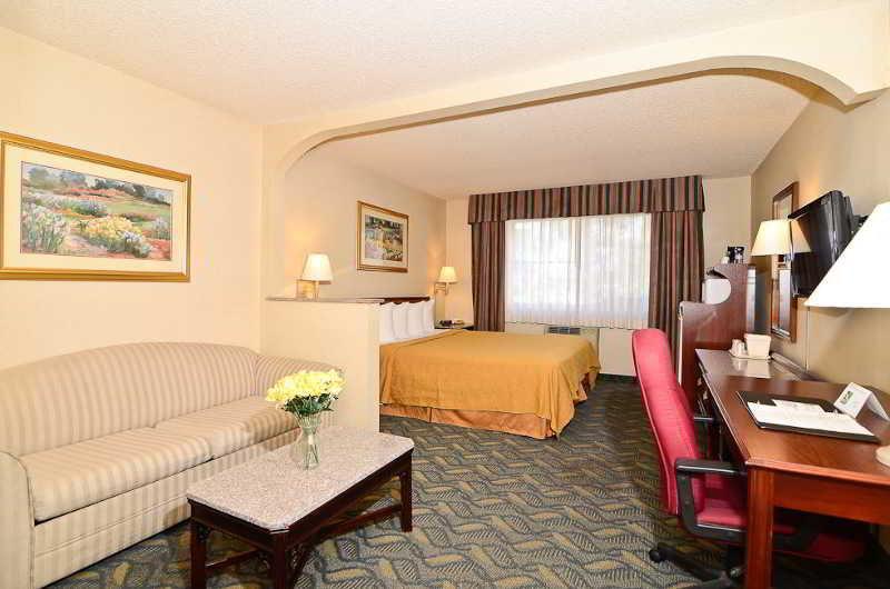 Quality Inn & Suites Walnut - City Of Industry Екстериор снимка